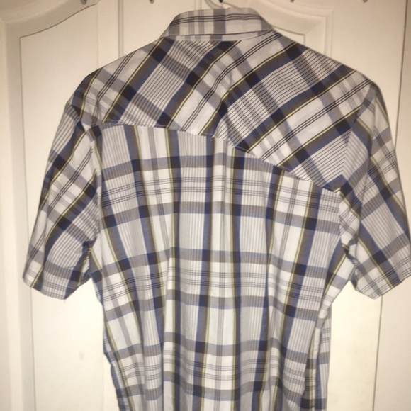 Volcom button down shirt. Size L. Like New - Picture 4 of 5